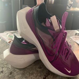 Women’s size 10 Nike